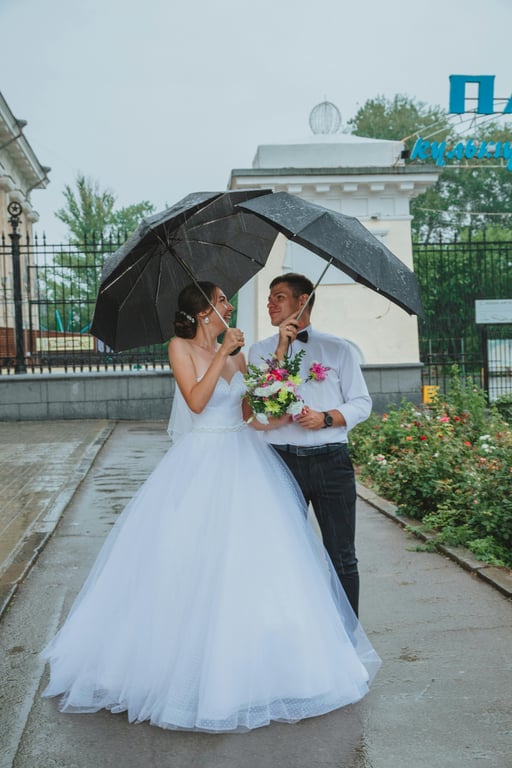 Your Wedding Rain Plan Guide: What to Do if It Rains for Your Outdoor Wedding